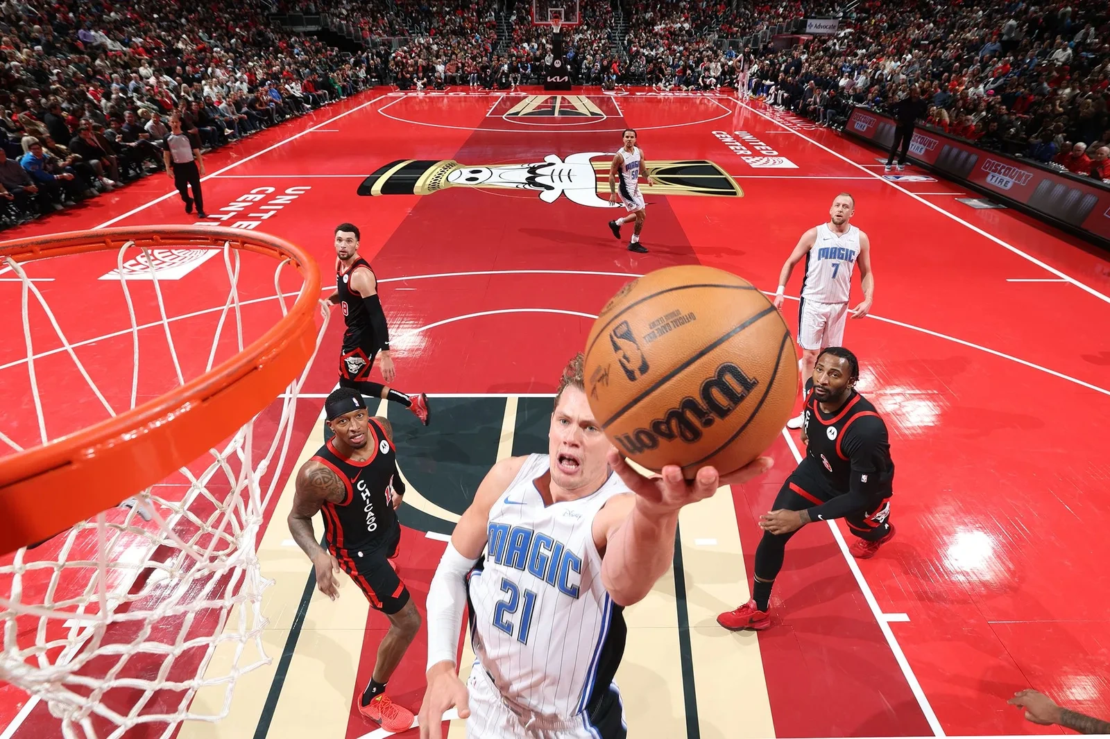 九游会体育覆盖的职业篮球联赛比赛画面